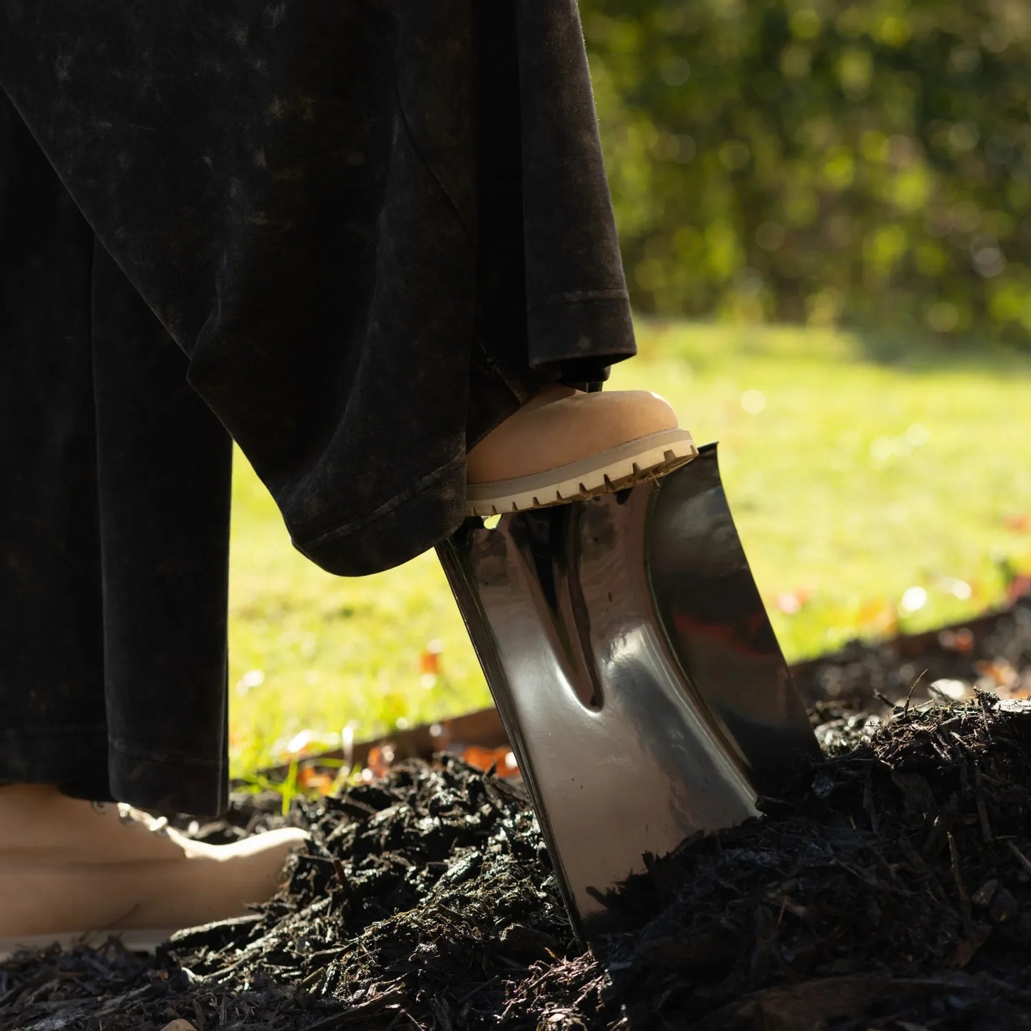 Square steel shovel